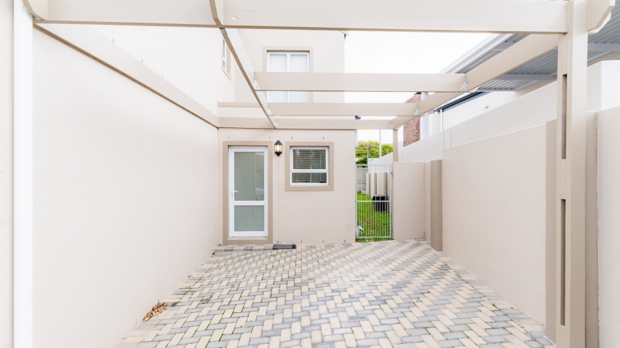 3 Bedroom Property for Sale in Honeydew Country Estate Western Cape